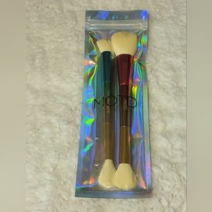 ***READ*** MOTD Party of Two Dual Ended Face Brush Set